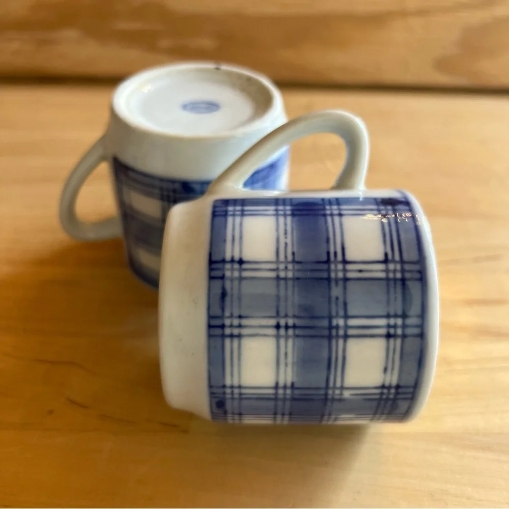 Williams Sonoma set of 2 Blue white Plaid Ceramic Mugs coffee tea cup cottage